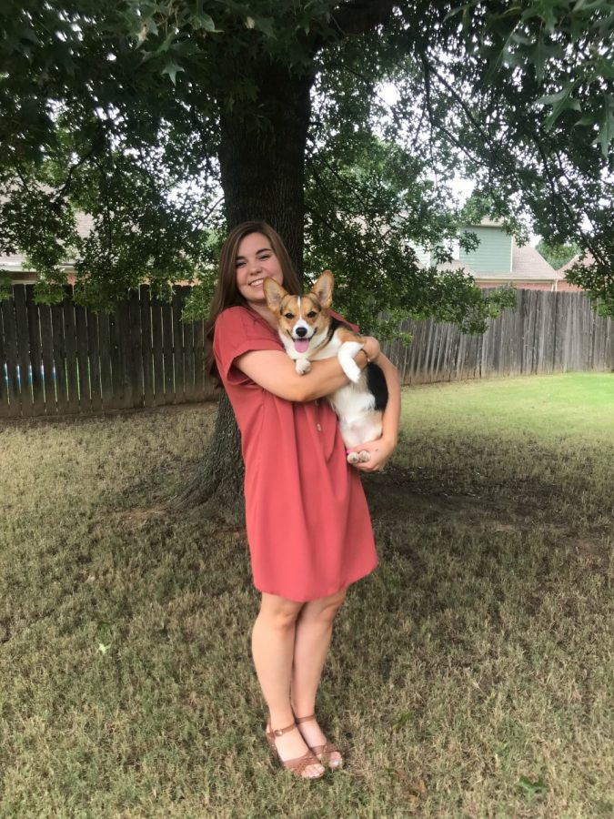 Carson Wiseman poses with her corgi. Photo credit: Wiseman